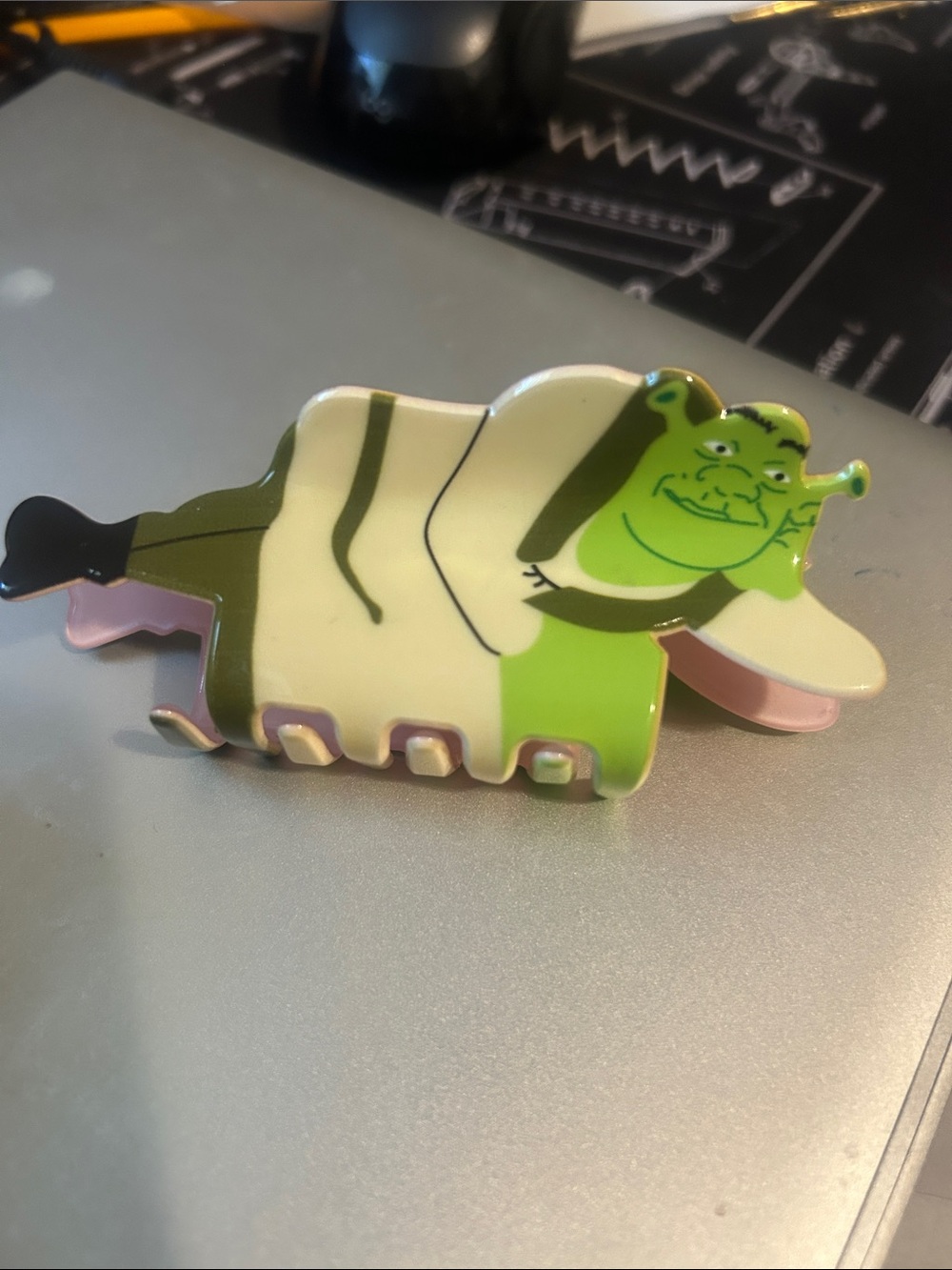 New. Shrek Enamel hair claw Pin - Green & Cream Character Clip